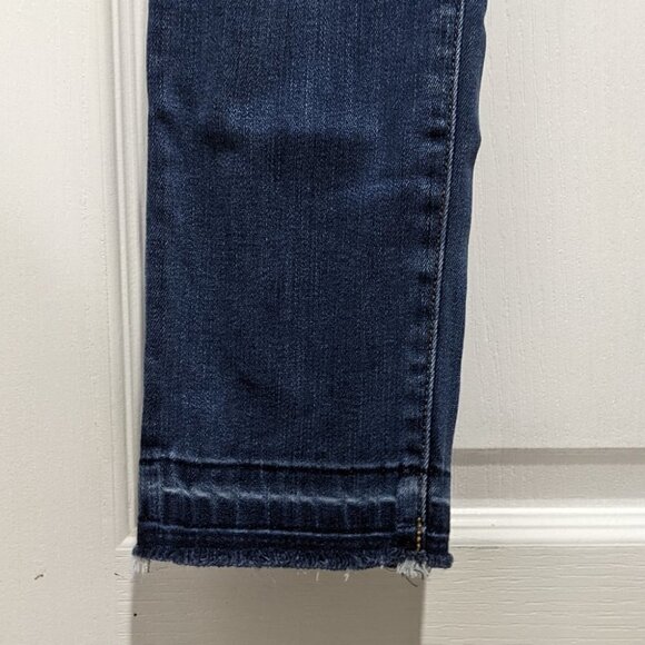 Aritzia Denim Forum | Nico Mid-rise Skinny Crop in Medium Lagoon - Picture 9 of 11